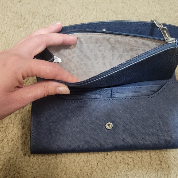 Dark blue Michael Kors wallet with removable zip card holder - Picture 7 of 7